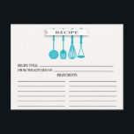 Kitchen Blue Utensitic Brautparty Recipe Cards Postkarte<br><div class="desc">Moderne Brautparty Kitchen Utensils Rezept Karten mit einem türkisblauen Splitter, Spatula, Whisk & Masher mit einem stilvollen Banner, das das Set "Rezept" auf weißem Hintergrund zeigt. Die Vorderseite unserer Rezeptkarte bietet Platz für einen Rezeptitel, von der Küche der Zutaten Platz. Dreh unsere Rezeptkarte um die Anfahrtszeiten, die Vorbereitungszeit und die...</div>