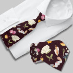 Kitchen Theme Pattern Krawatte<br><div class="desc">Die Krawatte der Männer weist ein reizvolles Muster auf, das durch die Ausrüstung der Koch inspiriert wird. Es ist ein umsichtiges Geschenk, um einem Vater oder Großvater, der eine Leidenschaft zum Kochen hat oder ein beruflicher Koch ist, zu präsentieren. Das Design präsentiert eine Vielzahl von Koch-bezogenen Symbolen und Werkzeugen, wie...</div>