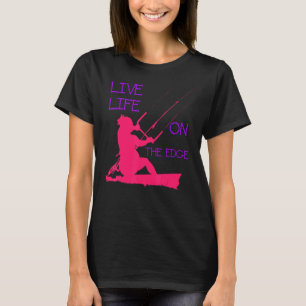 Kitesurfer reiten ein lebendiges Leben am Rande de T-Shirt