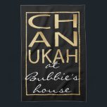 Kitetücher Chanukah Gold Geschirrtuch<br><div class="desc">Küchentücher "Chanukah Gold" Alle Designelemente können bearbeitet werden. Persönlich gestalten, indem Sie "bei Bubbie's house" löschen und durch Ihren eigenen Text ersetzen. Wählen Sie Ihre Lieblingsfarbe, -größe und -art für den Schriftart aus. Die Hintergrundfarbe kann geändert werden. Danke, dass ihr angehalten und vorbeigekommen seid! Viel geschätzt! Happy Chanukah/Hanukkah! Stil: Küchentücher...</div>