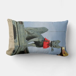 Kitsune キ ネ (Fox) mit Key in Mouth Lendenkissen