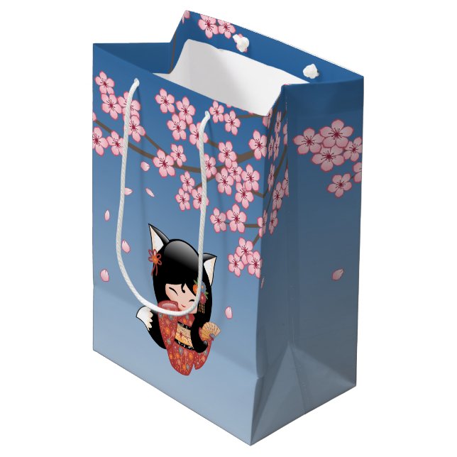 Kitsune Kokeshi Doll - Black Fox Geisha Girl Mittlere Geschenktüte (Vorderseite Schrägansicht)