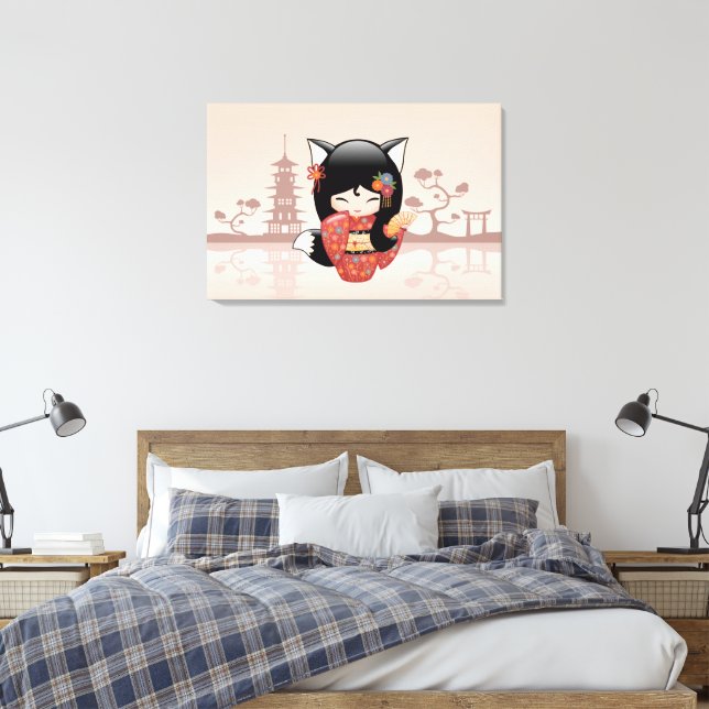 Kitsune Kokeshi Doll - Niedlich Black Fox Girl Leinwanddruck (Insitu (Schlafzimmer))