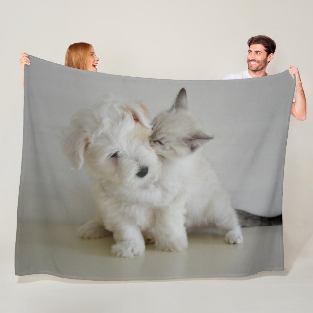 KITTEN KISSING PUPPY FLEECEDECKE (Beispiel)