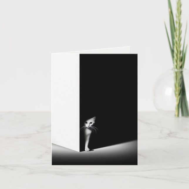 Kitten versteckt sich in dunklem Schatten Karte (Vorderseite)