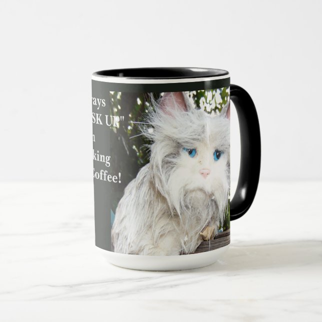 KITTY KRUGER ÜBER DIE AUFSTELLUNG DER TASSE (VorderseiteRechts)