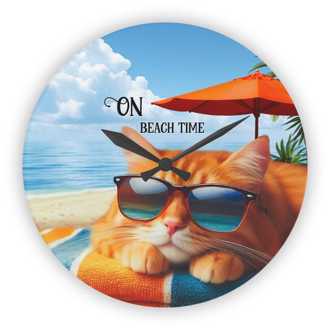Kitty Snoozing auf dem Beach Summer Runde Wanduhr (Wall clock featuring a colorful painting of a kitty snoozing on the beach)