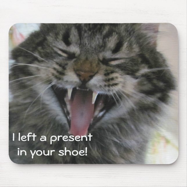 Kitty Verließ ein Geschenk in Ihrem Schuhwerk Mousepad (Vorne)