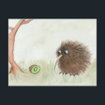 Kiwi Bird und Kiwi Fruit Postkarte<br><div class="desc">Dieser kleine Kiwi-Vogel sieht eine Kiwi-Frucht vor. Werfen Sie einen Blick auf die anderen niedlichen Kiwi-Vogelgeschenke,  die in meinem Geschäft unten erhältlich sind. Dieses Design enthält Originalwerke von Melissa Rohr,  Copyright 2013. Alle Rechte vorbehalten.</div>