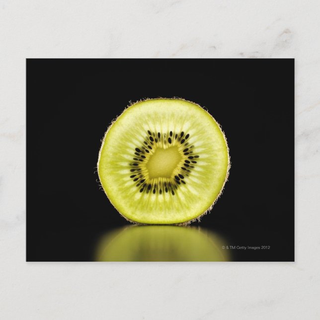 Kiwi, Frucht, schwarzer Hintergrund Postkarte (Vorderseite)