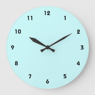 klare Wand-Uhr mit hellblauem Hintergrund Große Wanduhr