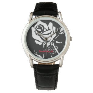 Klare weiße Rose des Singles von einem Armbanduhr