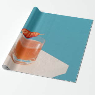 Klares Trinkglas mit brauner Flüssigkeit Geschenkpapier