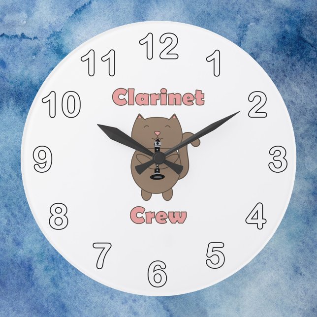 Klarinette Crew Pink Brown Cat Große Wanduhr (A clock with black and white numbers that says clarinet crew with a cat playing clarinet.)