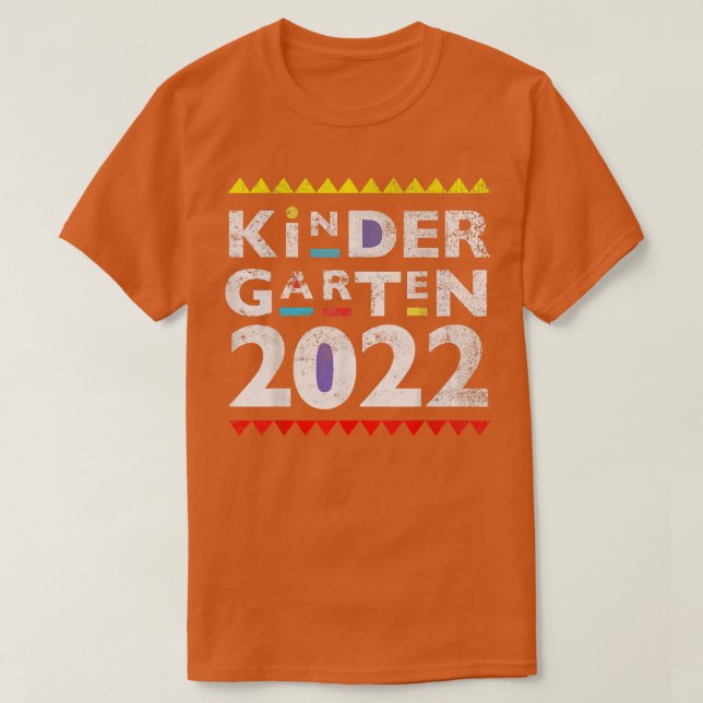 Klasse 2023 Kindergarten Jahr 90er Kultur TV Style T-Shirt (Design vorne)