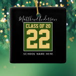 Klasse 2023 Moderner Green Black & Gold Abschluss Keramikornament<br><div class="desc">Glückwunschklasse 2023</div>