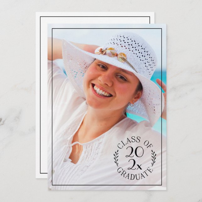 Klasse 2025 Graduate Foto Moderne Typografie Ankündigung (Vorne/Hinten)