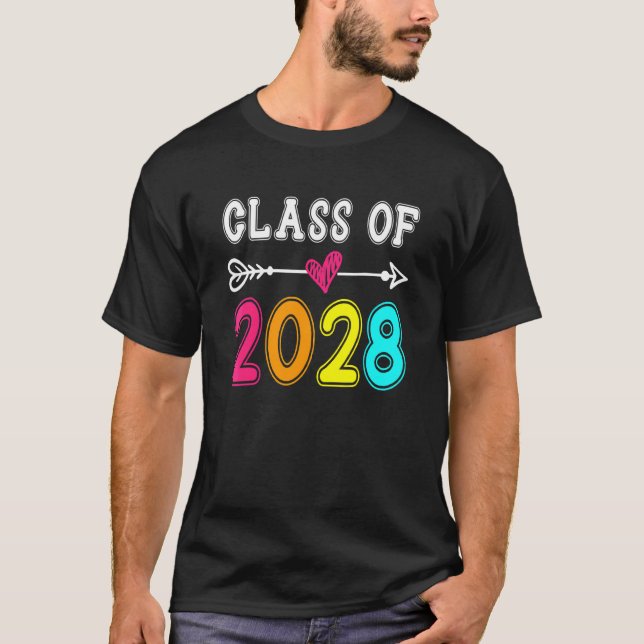 Klasse 2028 Abschluss vor dem Abschluss des Vorsch T-Shirt (Vorderseite)