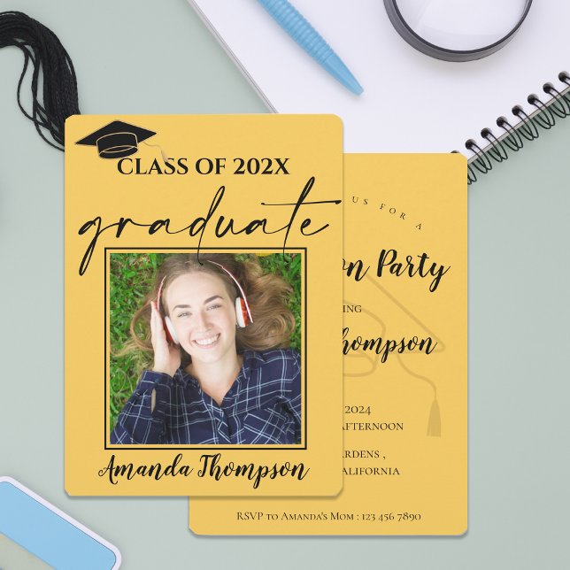 Klasse der 2023-Foto-Abitur (Class Of 2026 Yellow Photo Graduation Invitation)