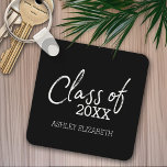 Klasse DER ADD YOUR YEAR Graduation Party Schlüsselanhänger<br><div class="desc">Modernes Design für jeden Absolventen. Fügen Sie ein Jahr hinzu,  um dieses elegante und moderne Skript zu personalisieren. Dieses kann für jeden Absolventen - Gymnasium,  Uni,  Graduiertenschule,  Meditationsschule oder sogar Fachschule - genutzt werden.</div>