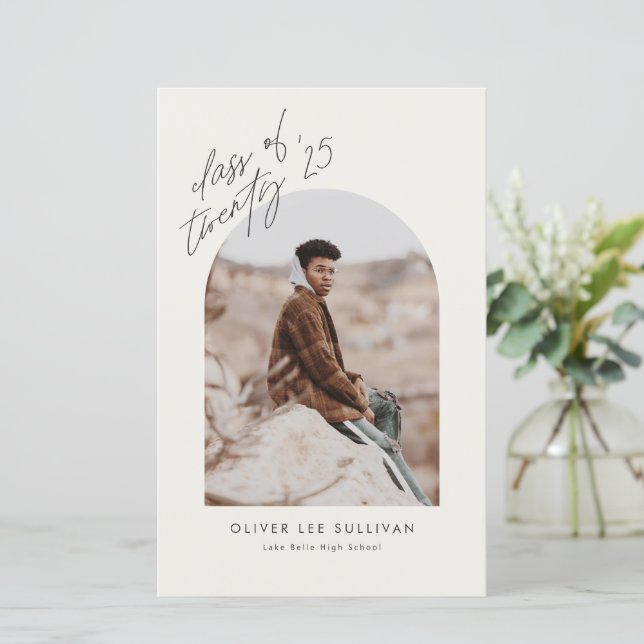 Klasse der Ankündigung des Beige Arch Abschlusses  (Stehend Vorderseite)