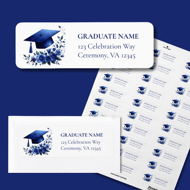 Klasse der Blue Graduate-Rücksendeadressen-Aufkleb (A blue mortarboard with blue flowers make for an elegant return address label for graduates.)