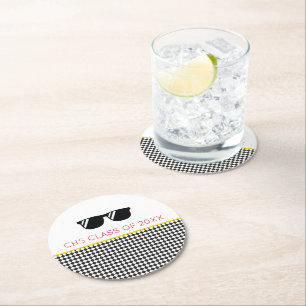 Klasse der Cool School Initials Colors 2023 Grad Runder Pappuntersetzer