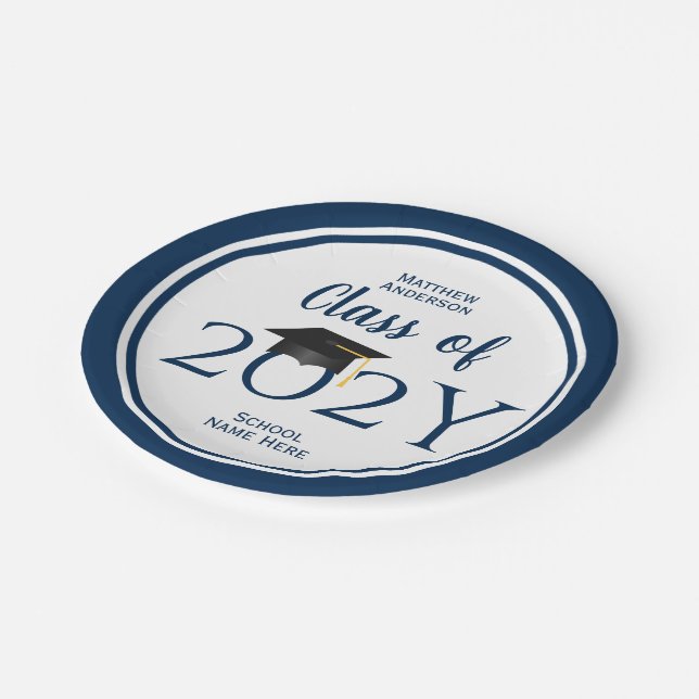 Klasse der Elegant Navy Blue Graduation Party 2021 Pappteller (Schrägansicht)