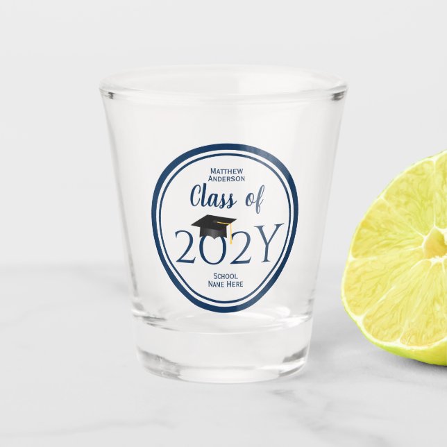 Klasse der Elegant Navy Blue Graduation Party 2024 Schnapsglas (Vorderseite)