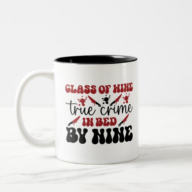 Klasse der weinechten Kriminalität im Bett um neun Zweifarbige Tasse (Links)