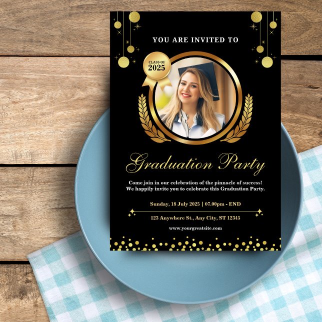 Klasse des Black & Gold Elegant Abschlusses 2025 Einladung (Class of 2025 Black & Gold Elegant Graduation Invitation)