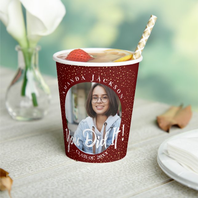 Klasse von 2024 Sie haben es Red Foto Abschluss ge Pappbecher (In Situ)