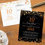Klasse Wiedersehen Schwarz-Orange-Leuchten jedes J Postkarte<br><div class="desc">Moderne und elegante Wiedersehen-Postkarteneinladung für jedes Jahr Wiedersehen (10 Jahre gezeigt) mit goldenen und orangefarbenen Sternen und Lichtern und extravaganter Schriftzypografie. HILFE: Für Hilfe bei der Modifizierung oder Personalisierung des Designs, bei der Farbänderung oder der Übertragung des Designs auf ein anderes Produkt oder zur Koordination von Gegenständen wenden Sie sich...</div>