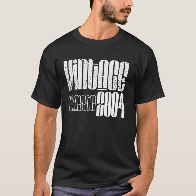 Klassiker Vintage 2004 T-Shirt (Vorderseite)