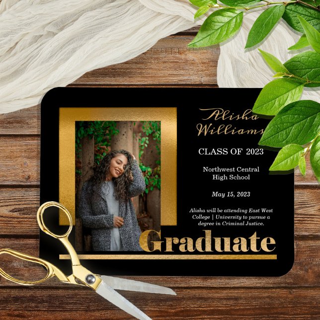 Klassisch elegant Gold Text Graduate 1 Foto Schwar Magnet (Von Creator hochgeladen)