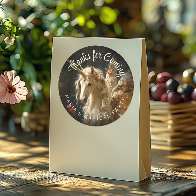 Klassische Blumenwaldlandschaft Einhorngestationer Runder Aufkleber (Von Creator hochgeladen)