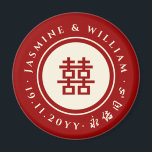 Klassische Circle Double Happiness Chinese Wedding Magnet<br><div class="desc">Minimalistische, einfache und klassische Doppelkleidung Rot/Elfenbeincreme, beige weiß, rund/Kreis, doppeltes Glück auf einem beige-weiß/rot-beigefarbenen Hintergrund mit köstlichen chinesischen Wünschen, chinesische Hochzeitsfeier Gaumenmagnet. Dieses Design zeichnet sich durch ein modernes minimales doppeltes Glückssymbol in minimalistischer chinesischer Schrift in einem einfachen Kreisrahmen aus. Ein stilvolles und klassisches asiatisch/orientalisch thematisches Hochzeitsdesign für das zeitgenössische...</div>