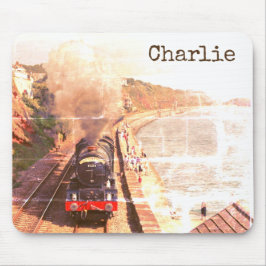Klassische Dampflokomotive am Meer, personalisiert Mousepad
