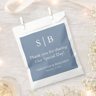 Klassische Duty Blue Monogramm-Hochzeitsgunstbeute Geschenktütchen
