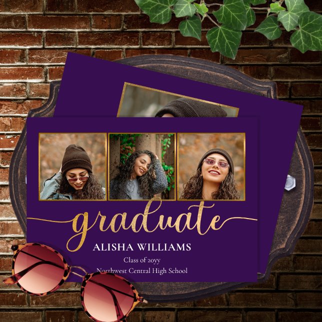 Klassische Elegante Gold Script Graduate 4 Foto A Ankündigung (Classy and Elegant Purple and Gold Tone Script Text 4 Photo Collage Graduate Graduation Announcement)