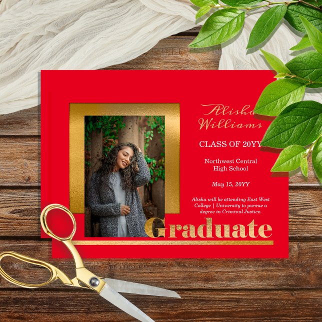 Klassische Elegante Gold Text Graduate 1 Foto Rot Ankündigung (Classy Elegant Gold Tone Text "Graduate" One Photo Red Graduation Announcement - Print | Download)