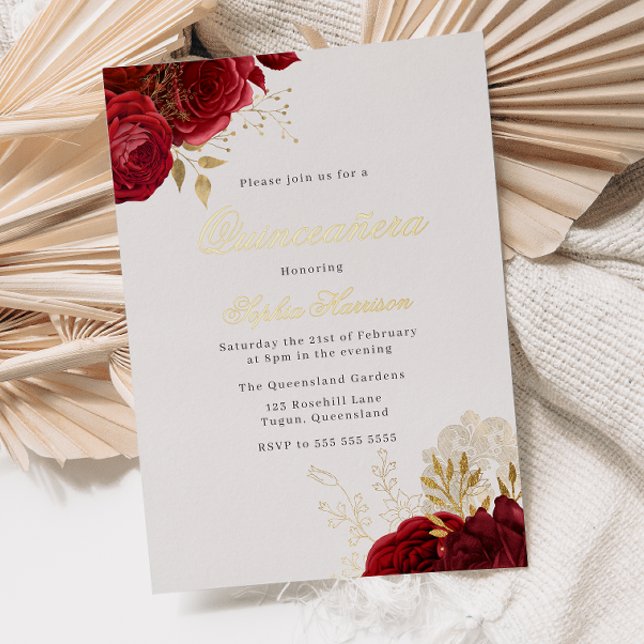 Klassische Elegante Rote Rose & Goldene Quinceaner Folieneinladung (Von Creator hochgeladen)