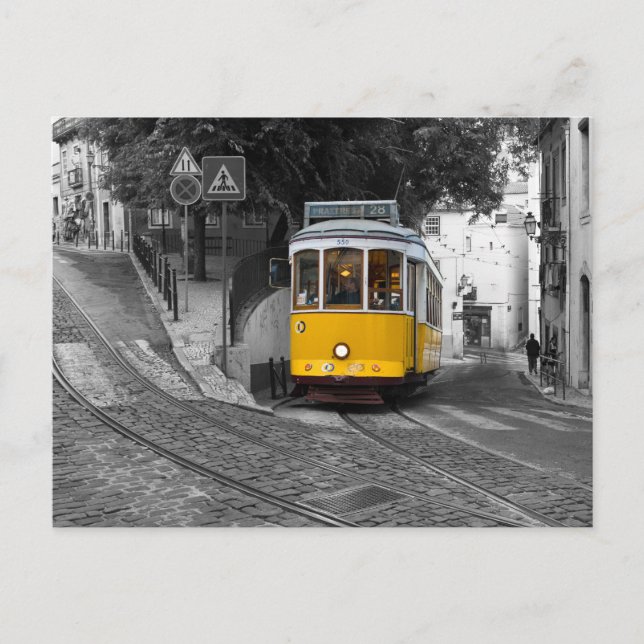 Klassische gelbe Straßenbahn in Lissabon. Postkarte (Vorderseite)