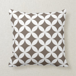 Klassische geometrische Kreise im Taupe und im Kissen