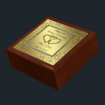 Klassische Goldene Hochzeit-Jubiläum-Geschenkboxen Geschenkbox<br><div class="desc">Ein Digitalbcon-Bilddesign mit einem Goldfarbenthema und einer Vielzahl von Sonderbildern,  Formen,  Mustern,  Stilen und Schriftart in dieser einzigartigen "Goldenen Hochzeitstag"-Geschenkboxen.  Dieses farbenprächtige und elegante Design kommt mit anpassbaren Formen und Textschriften,  um Ihren besonderen Anlass Anzug.  Das ist das perfekte Geschenk für den Jubiläumscoupel oder jeden anderen besondere Anlass.</div>