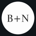 Klassische Minimalistische Monogramm-Hochzeit Runder Aufkleber<br><div class="desc">Entdecken Sie das Wesen der raffinierten Einfachheit mit unserem "Classic Minimalistisch Custom Monogram Wedding Classic Round Sticke" Emblem. Dieses Design verkörpert die Liebe des modernen Ehepaares für minimalistische Eleganz und präsentiert seine Gewerkschaft mit einem zeitlosen Schwarz-Weiß-Monogramm. Jedes Detail wird sorgfältig ausgewählt, vom klassischen Schriftart bis zum runden Hintergrund, der ein...</div>