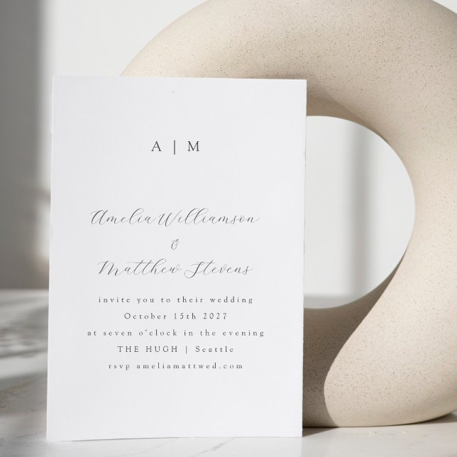 Klassische Monogram White Black Script Hochzeit Einladung (Von Creator hochgeladen)