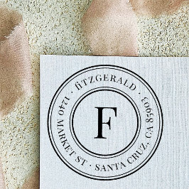 Klassische Monogramm Familienname Runde Rücksendea Gummistempel