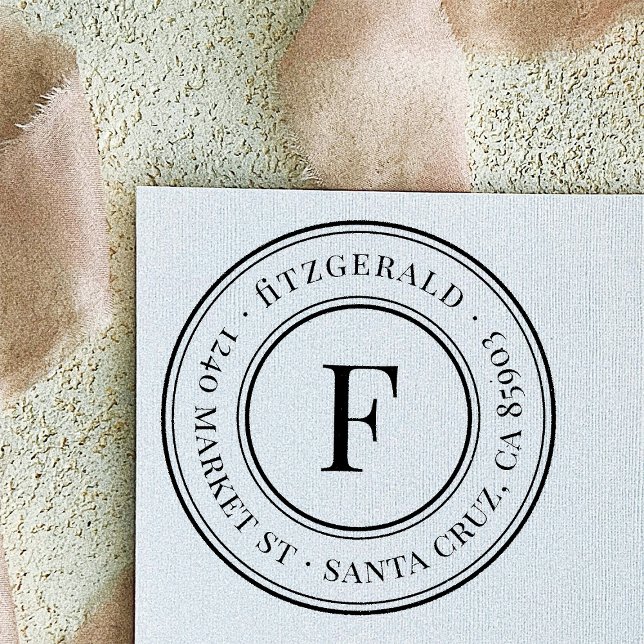 Klassische Monogramm Familienname Runde Rücksendea Gummistempel (Von Creator hochgeladen)