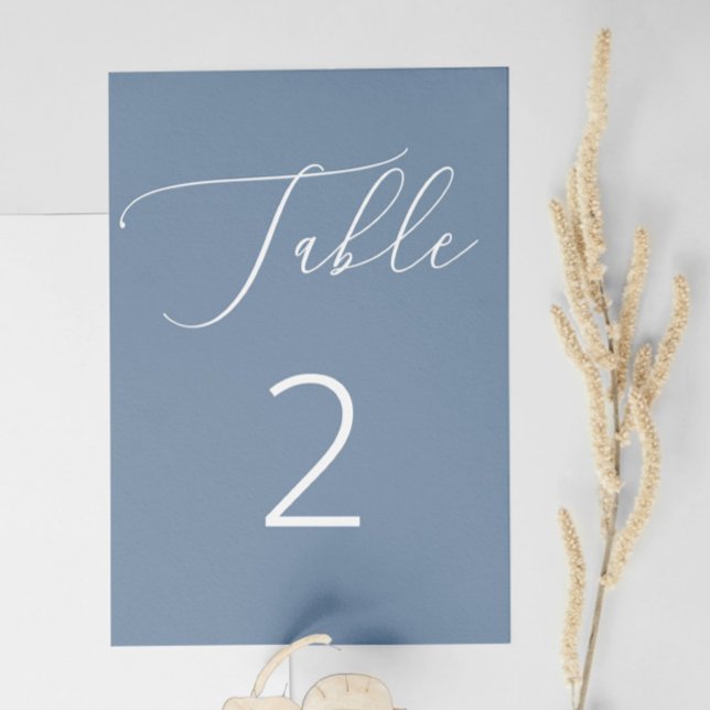 Klassische Nautical Dusty Blue Slate Script Weddin Tischnummer (Von Creator hochgeladen)